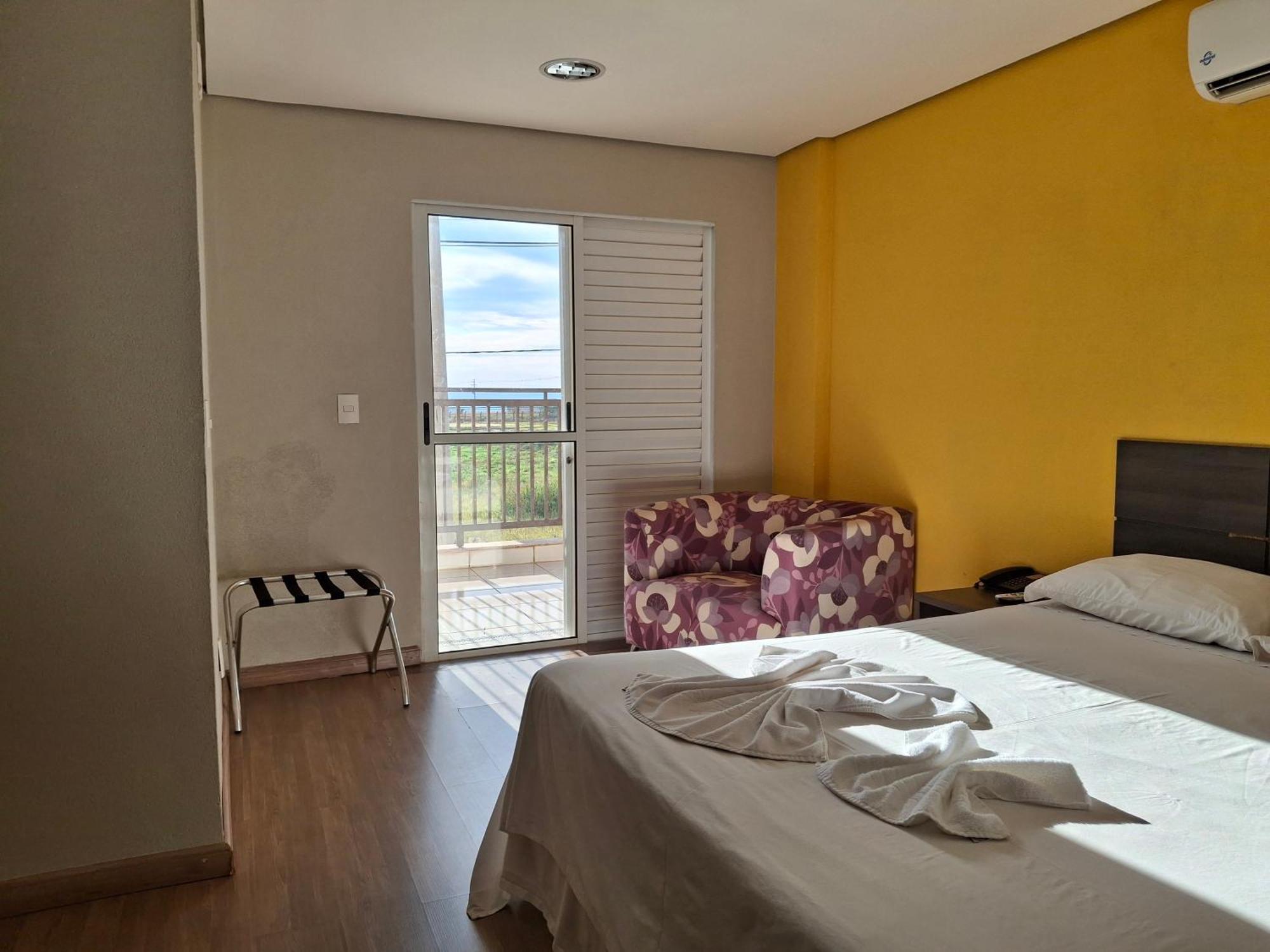 Hotel Onix Cravinhos