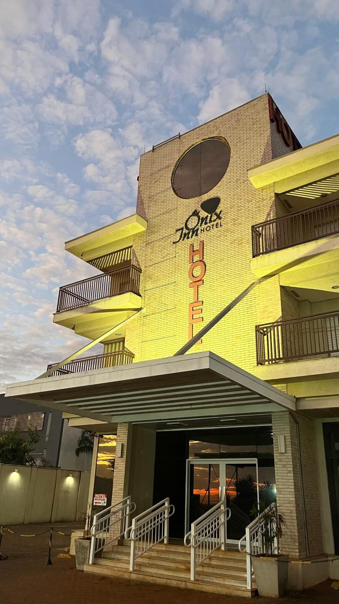 Hotel Onix Cravinhos