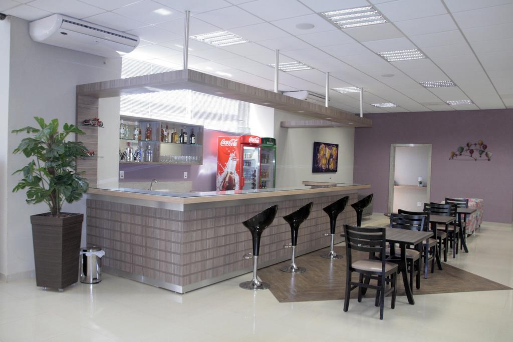 Hotel Onix Cravinhos